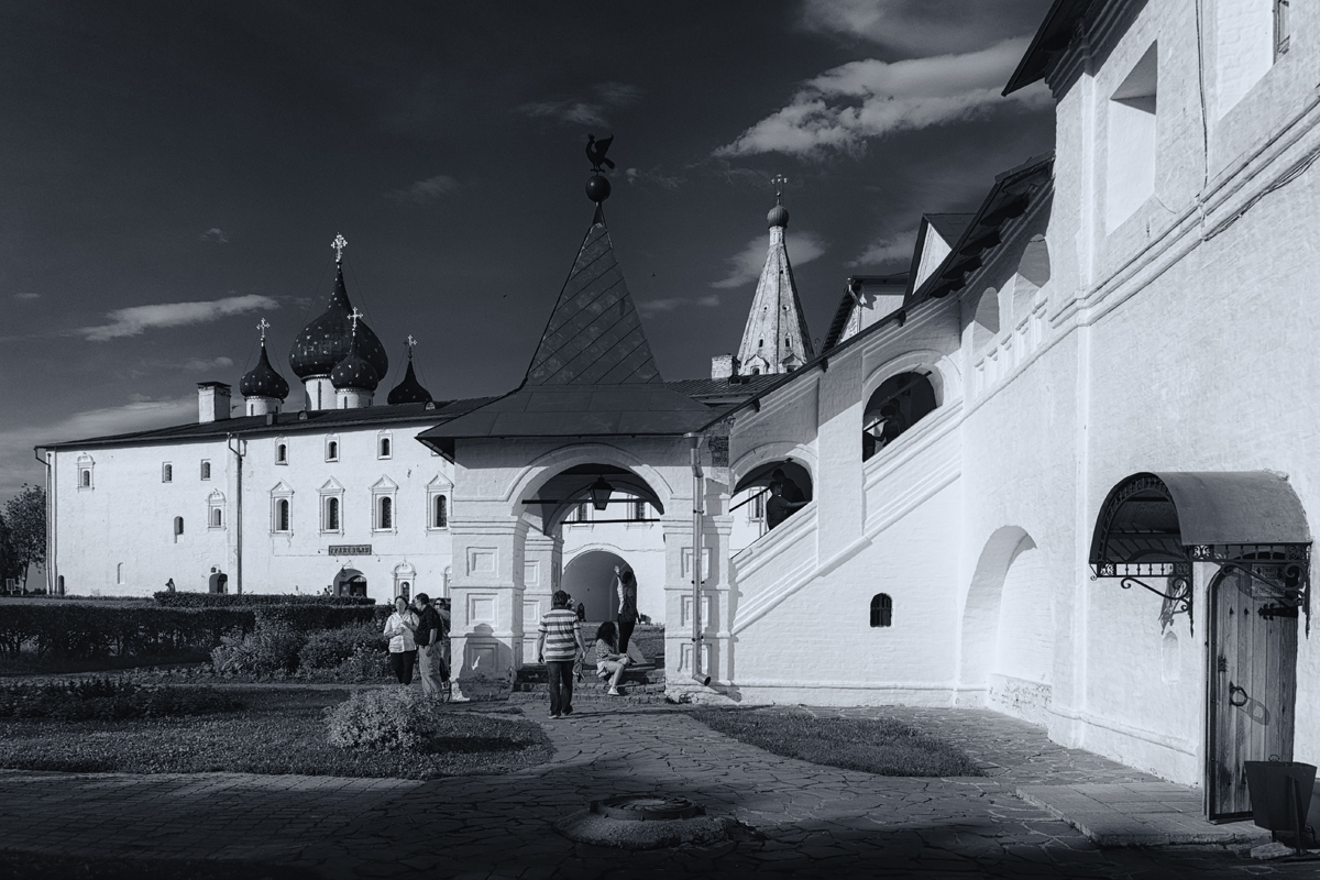 фото "Архиерейские палаты" метки: архитектура, черно-белые, Суздаль