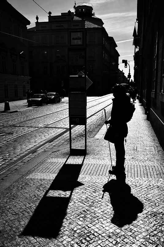 photo "Улица и тени" tags: black&white, Prag, Prague, Praha