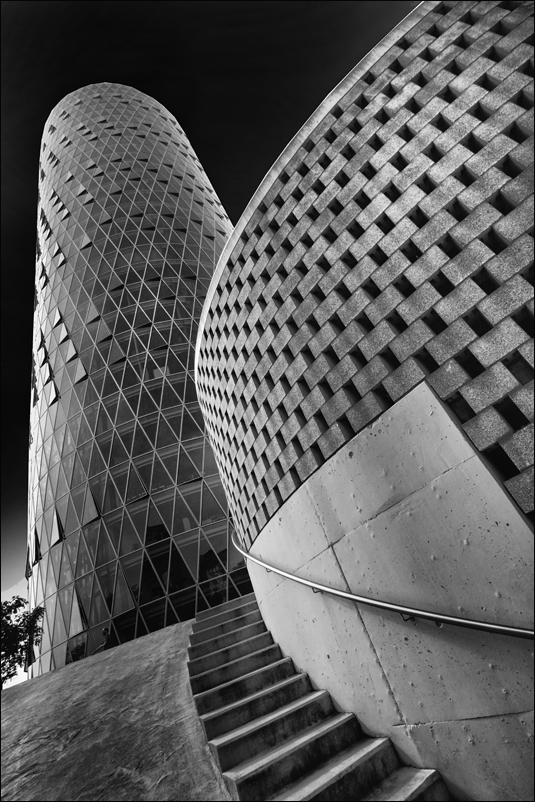 photo "Westhafen Tower" tags: architecture, black&white, Europe, germany