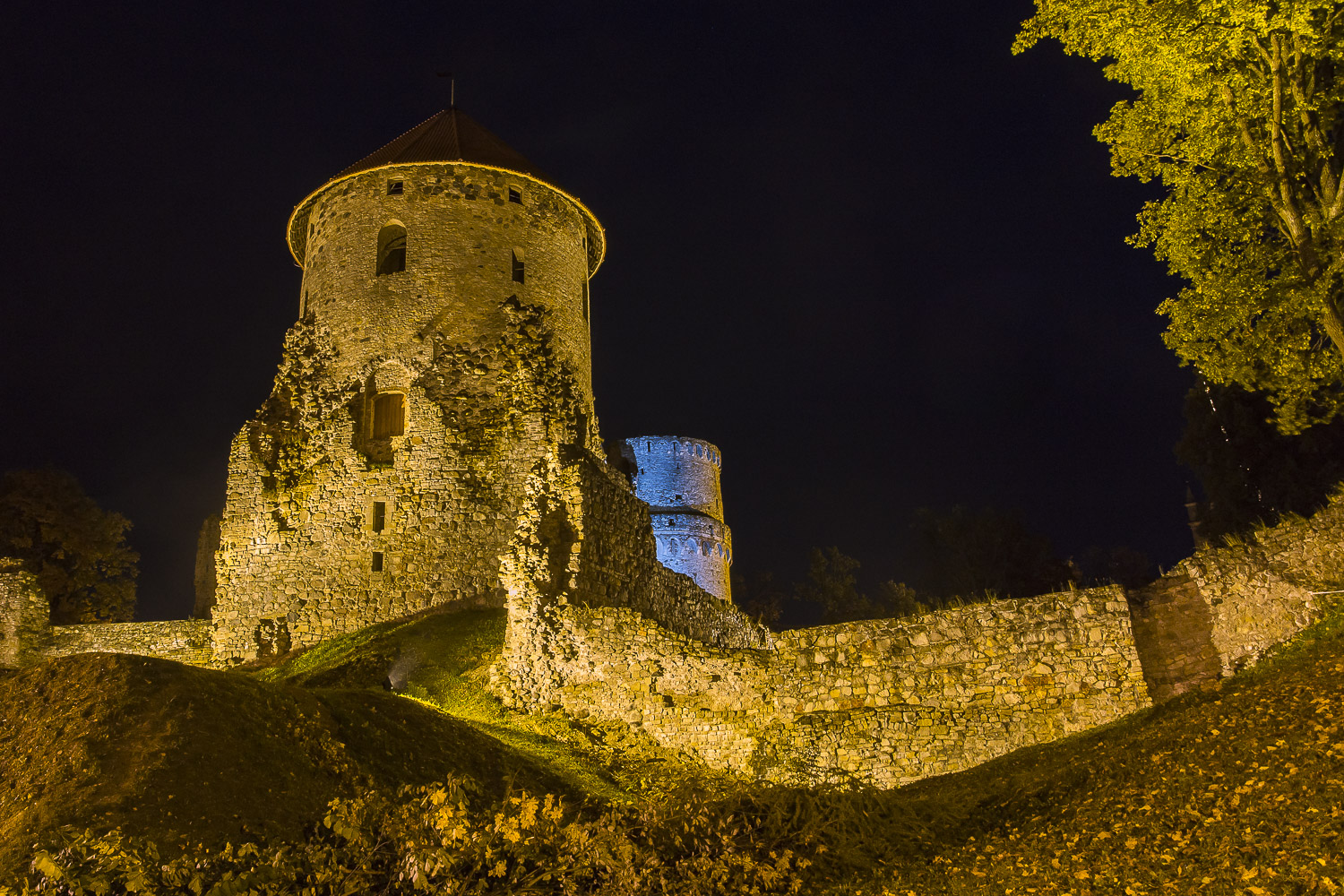 photo "Цесис" tags: architecture, travel, night, Цесис, замок