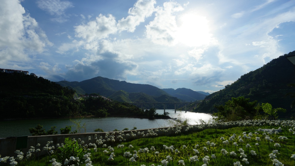 photo "sky and flowers" tags: landscape, travel, nature, Asia, autumn, clouds, flowers, forest, lake, mountains, sun, sunset, water