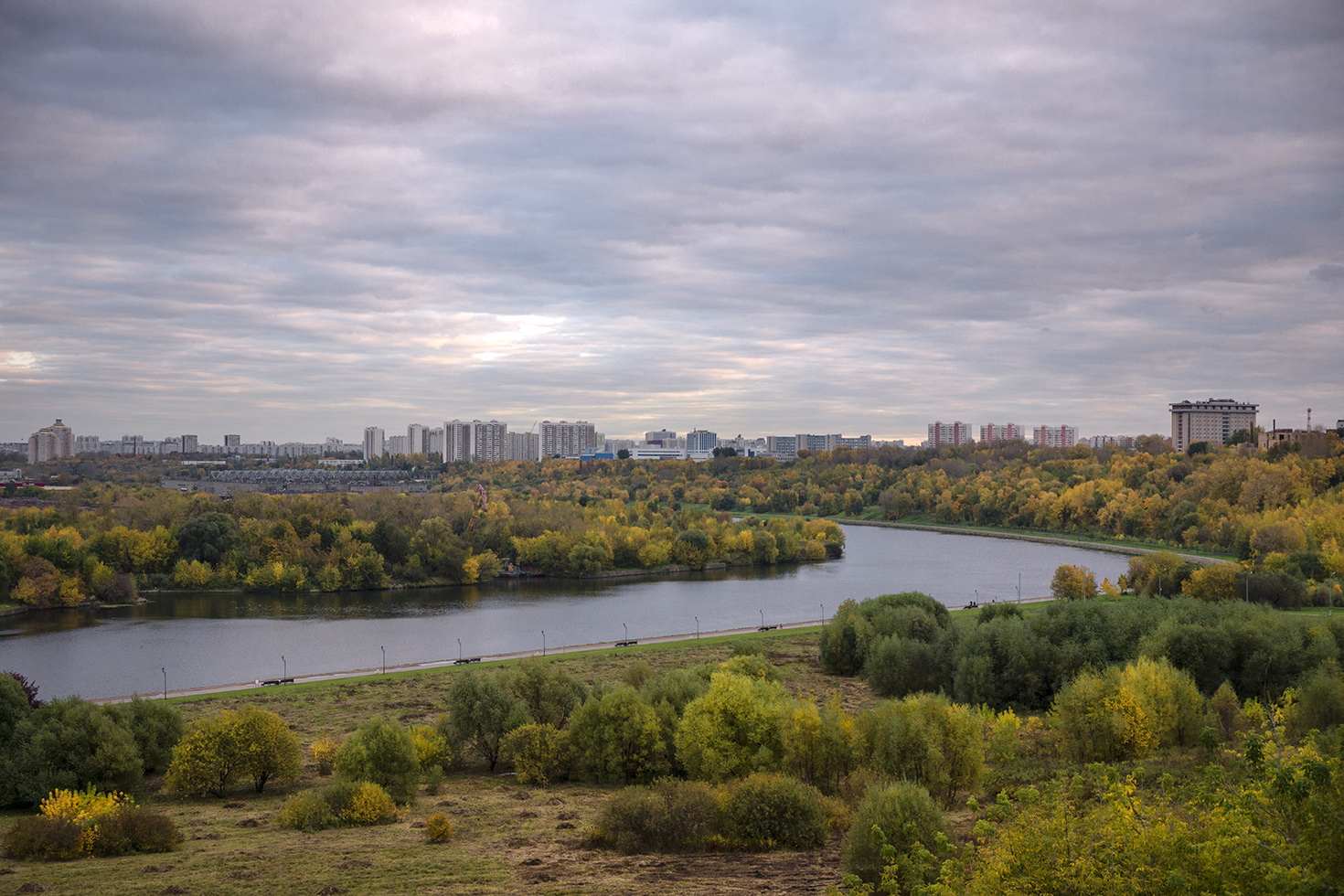 photo "***" tags: landscape, street, cityscape, clouds, Москва-река, вечер в парке, осенний пейзаж