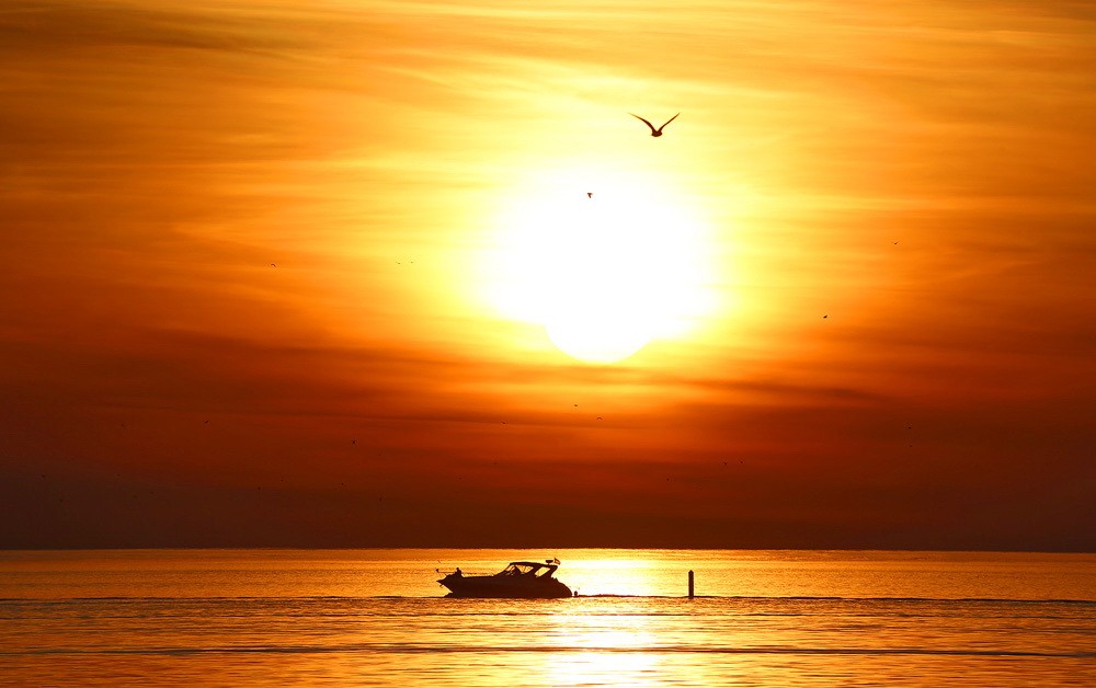 photo "***" tags: landscape, sea, sunset, катер