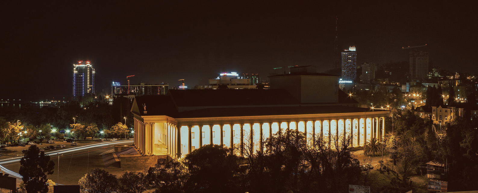 photo "ночь в Сочи" tags: panoramic, city, misc., Russia, night, Сочи, огни, театр