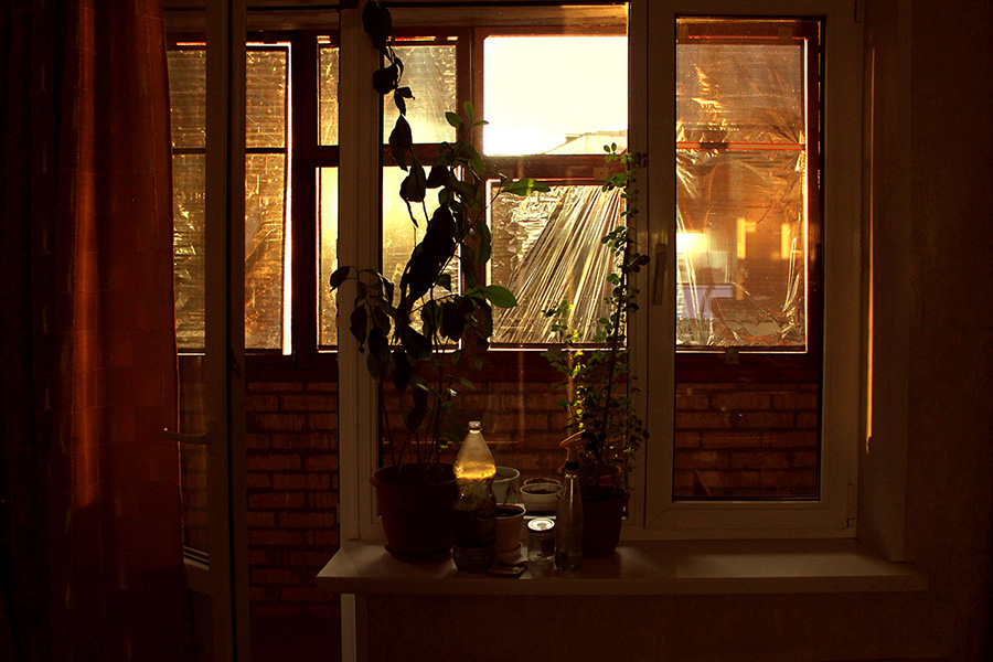 photo "Anti-sunshine" tags: abstract, interior, арт, в доме, игра света, окно