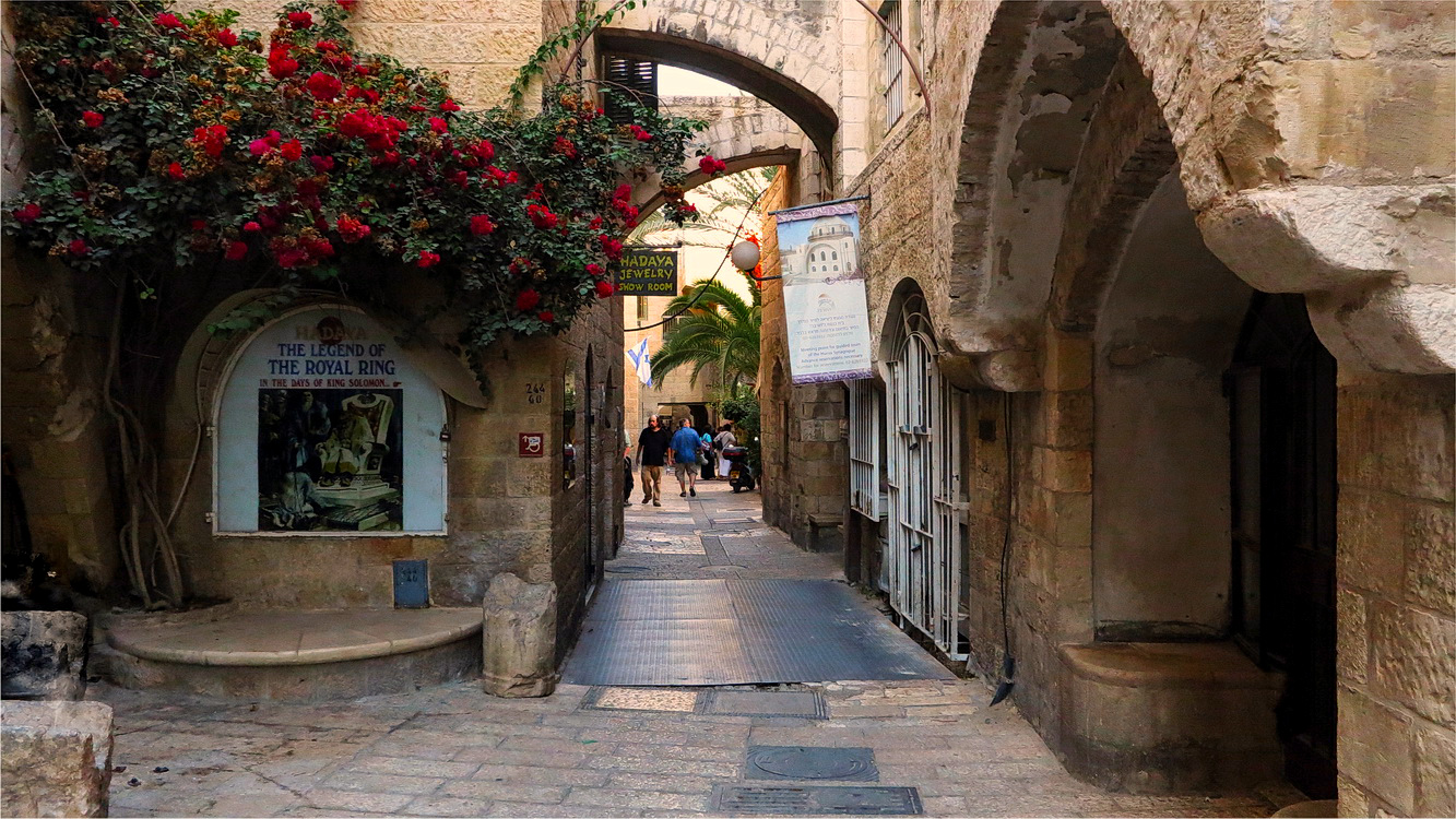 photo "In The Old City" tags: city, 