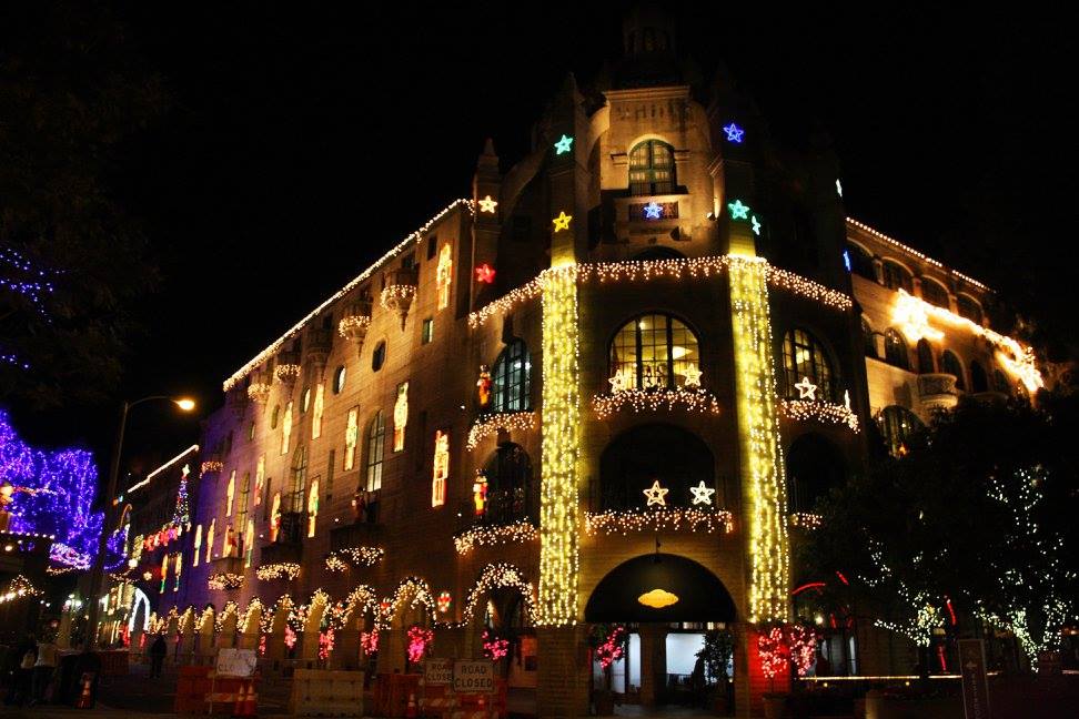 photo "***" tags: architecture, street, Christmas lights, california, christmas, holiday, holiday lighting, hotel