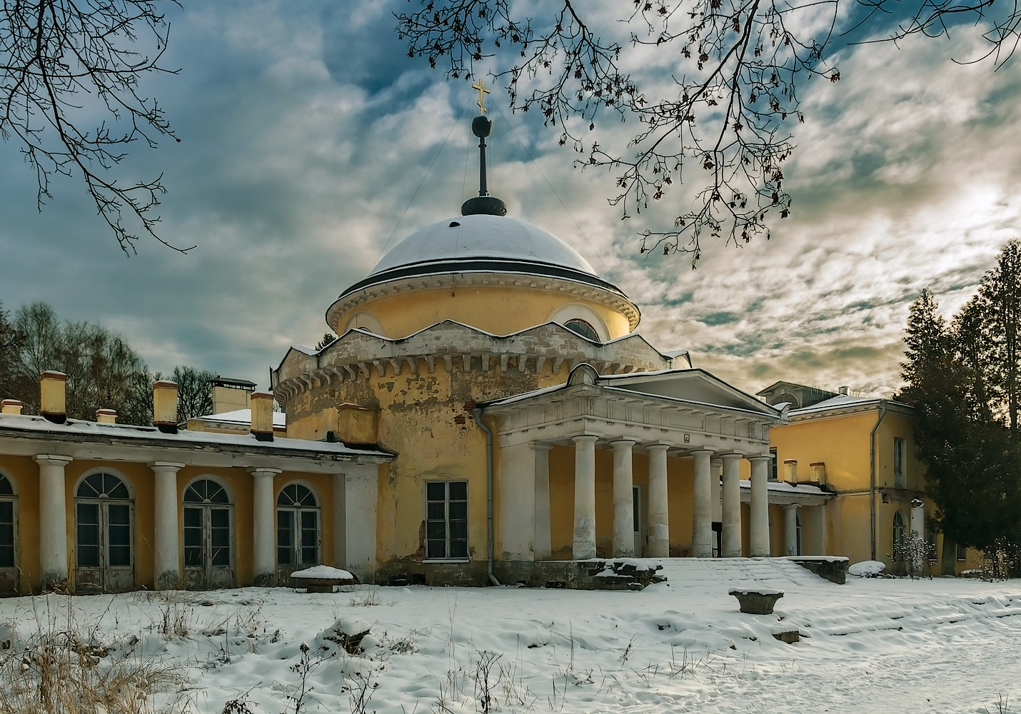 фото "Мавзолей Волконских в усадьбе Суханово" метки: архитектура, 