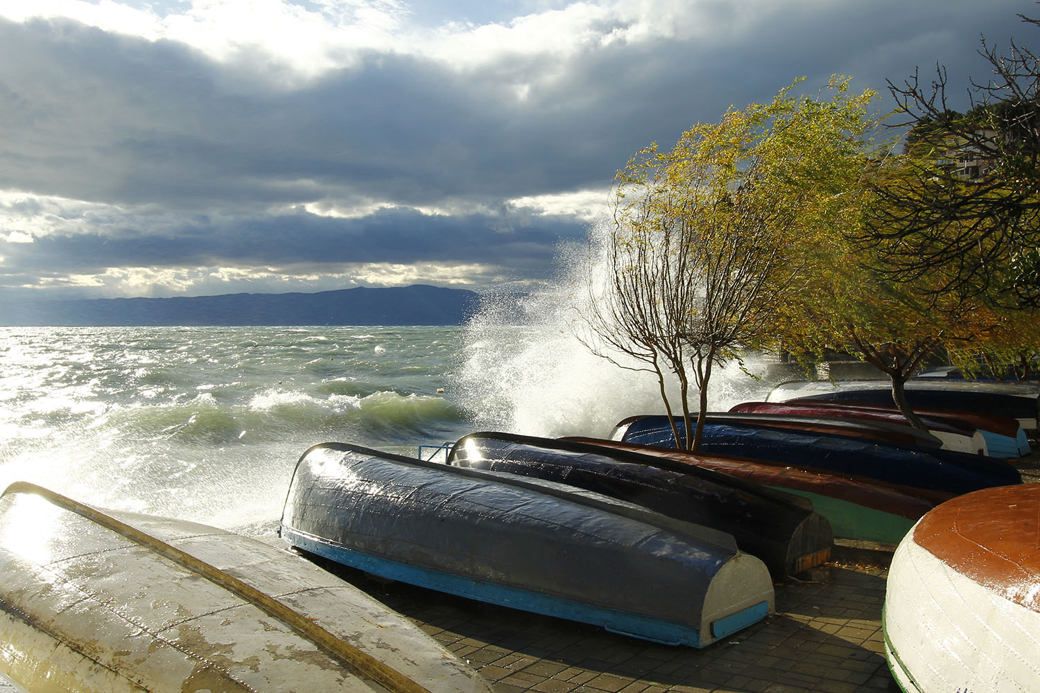 photo "Rough" tags: nature, landscape, travel, Ohrid lake, ohrid, rough waters, small boats, three on wind, weaves, wind