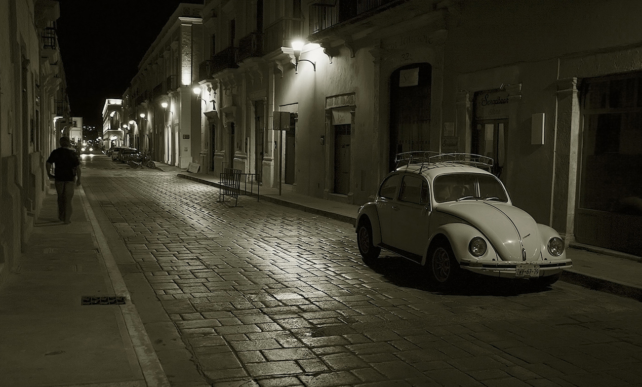 photo "Night street" tags: black&white, city, street, 