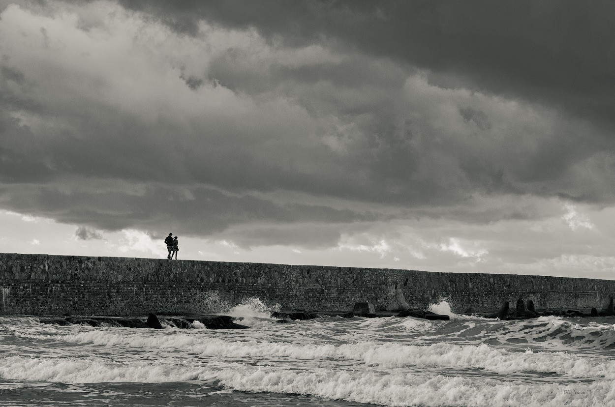 photo "***" tags: black&white, misc., 2012, autumn, clouds, evening, sea, Балтийск, Балтика, Калининградская область, ветер