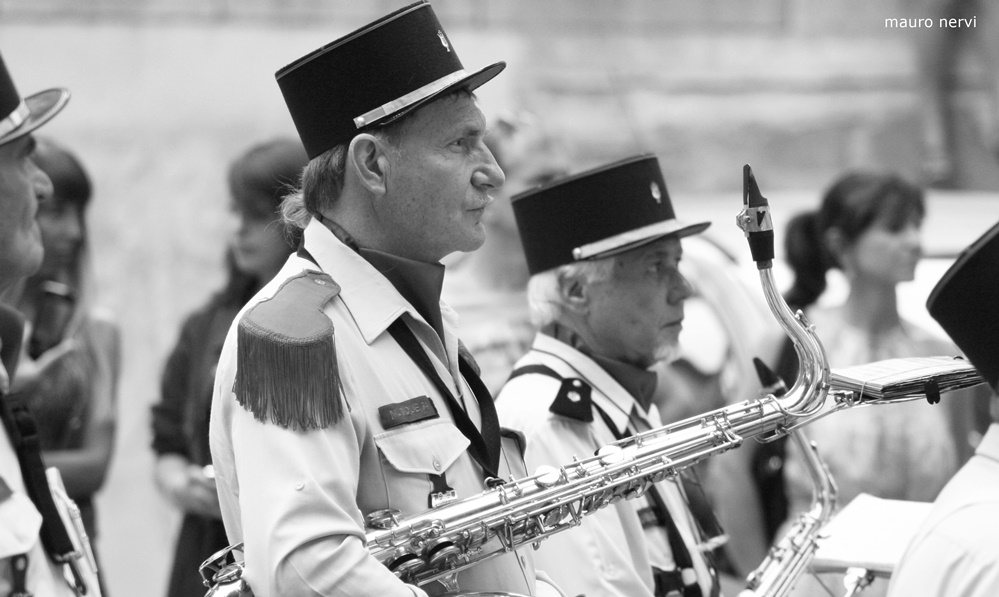 photo "waiting the music" tags: black&white, 