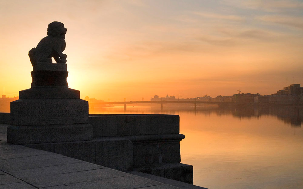 photo "...burg. Two banks." tags: city, architecture, misc., summer, sunrise