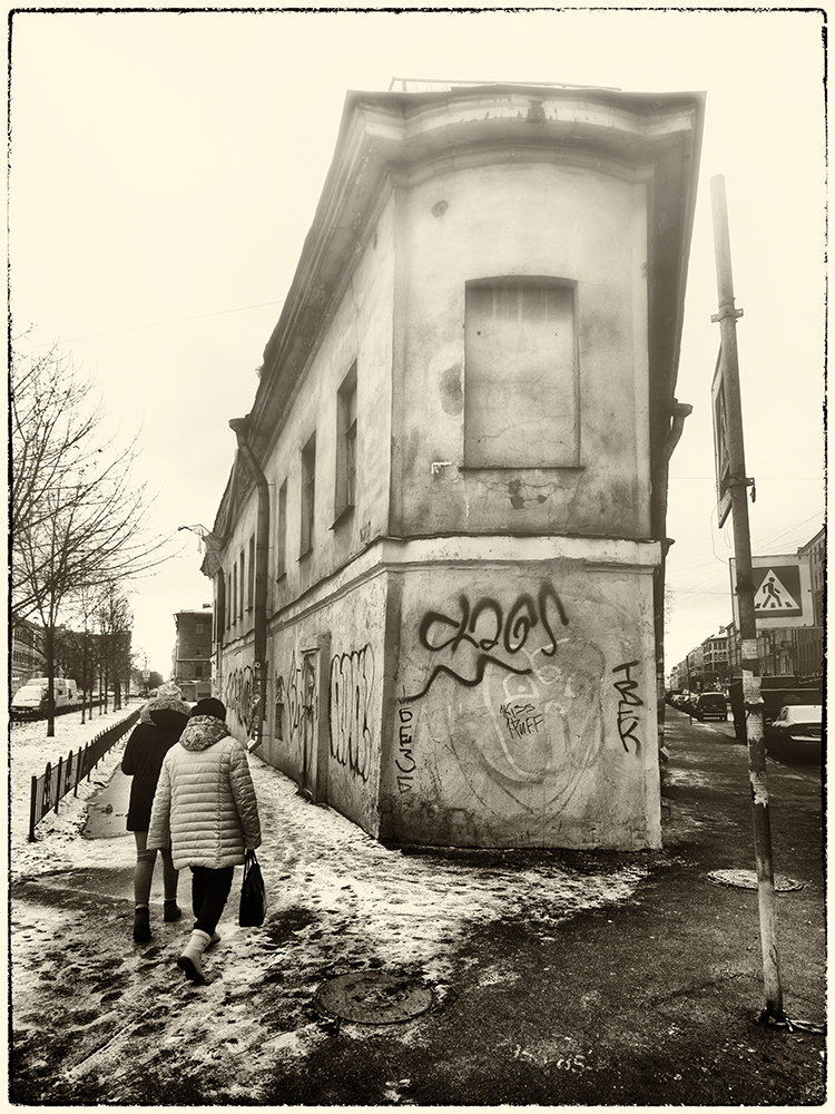 photo "***" tags: city, black&white, 