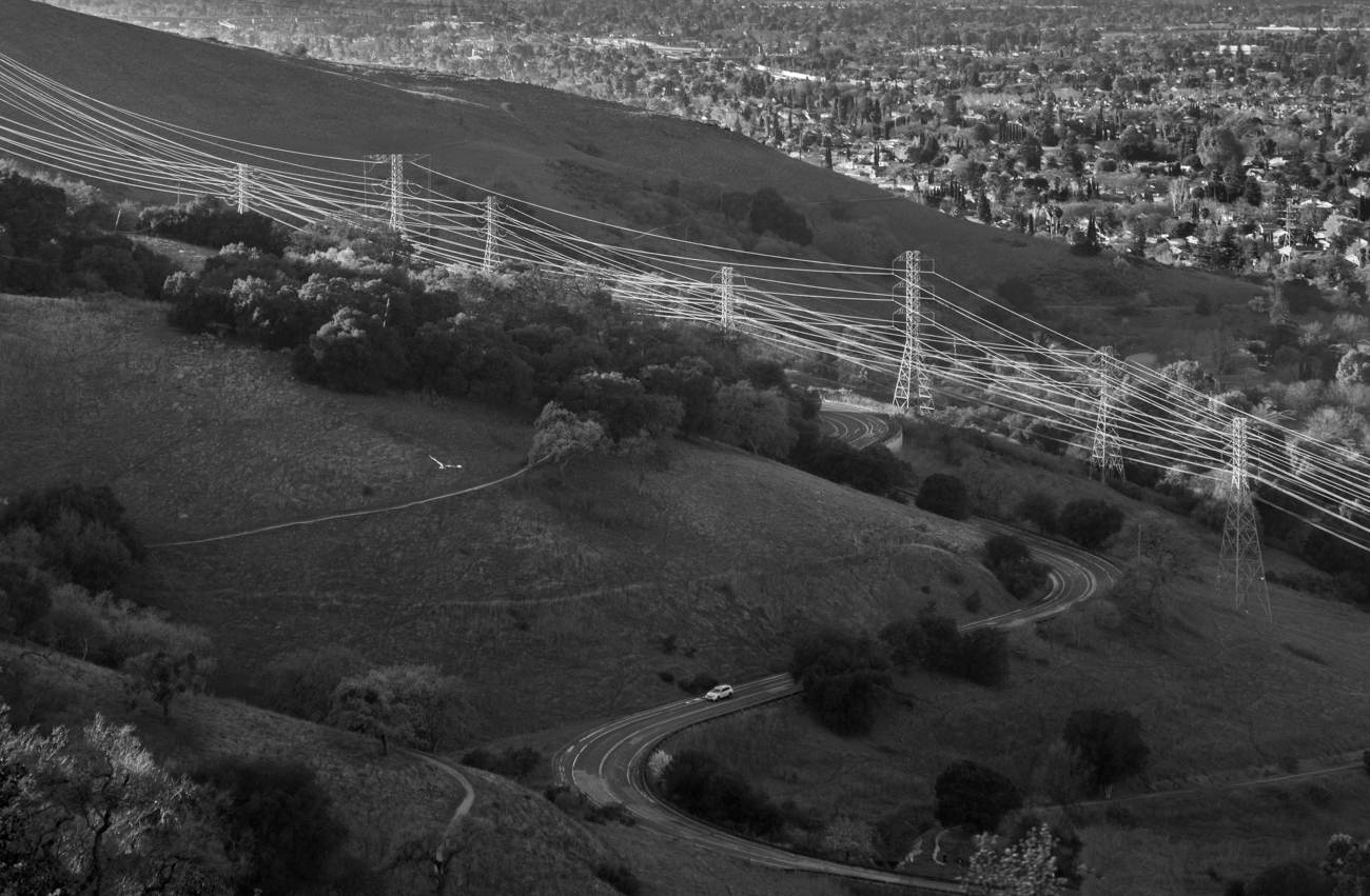 photo "Высоковольтные ЛЭП в отражённом свете." tags: black&white, landscape, ЛЭП. Transmission Power Lines