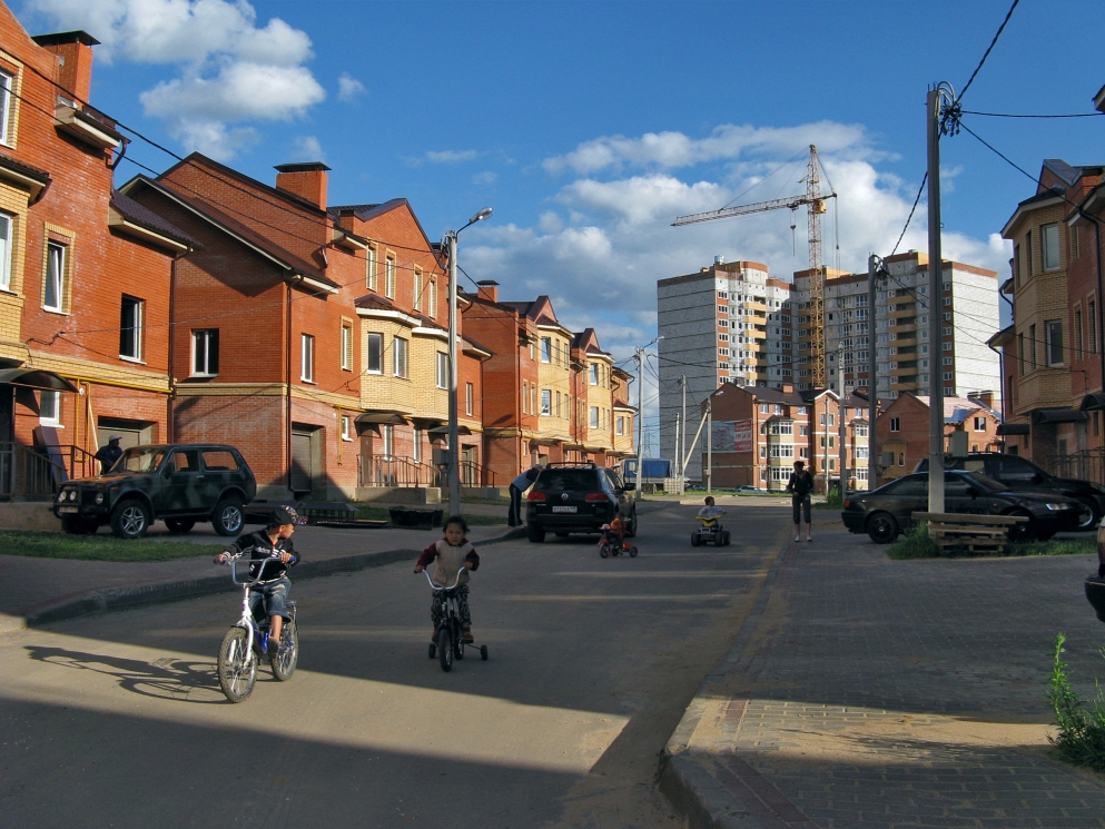 photo "***" tags: genre, street, architecture, 