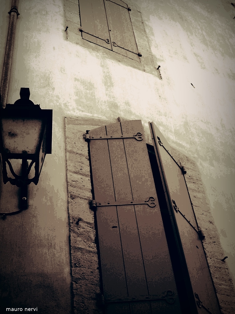 photo "windows" tags: street, 