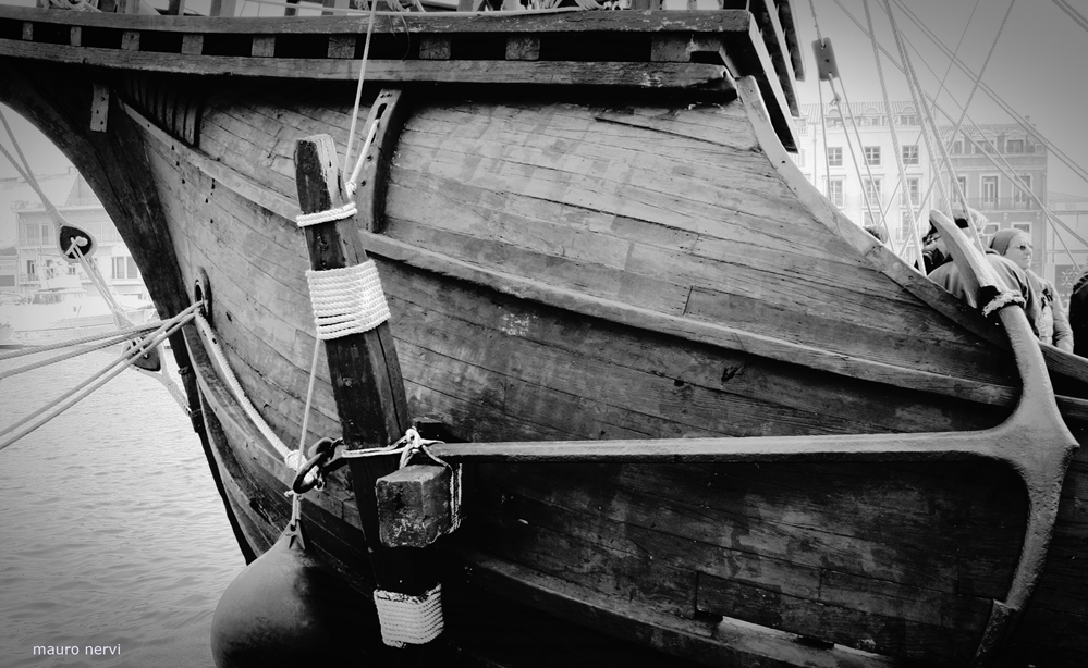 photo "a boat, a time" tags: black&white, 