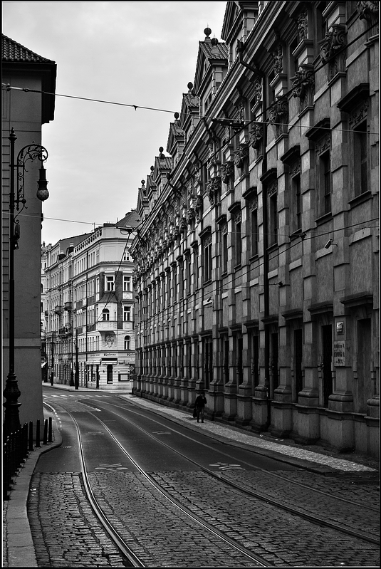 photo "Улица и дома" tags: black&white, Prag, Prague, Praha