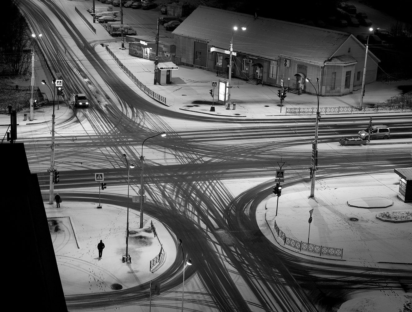 фото "Первый снег." метки: черно-белые, город, 