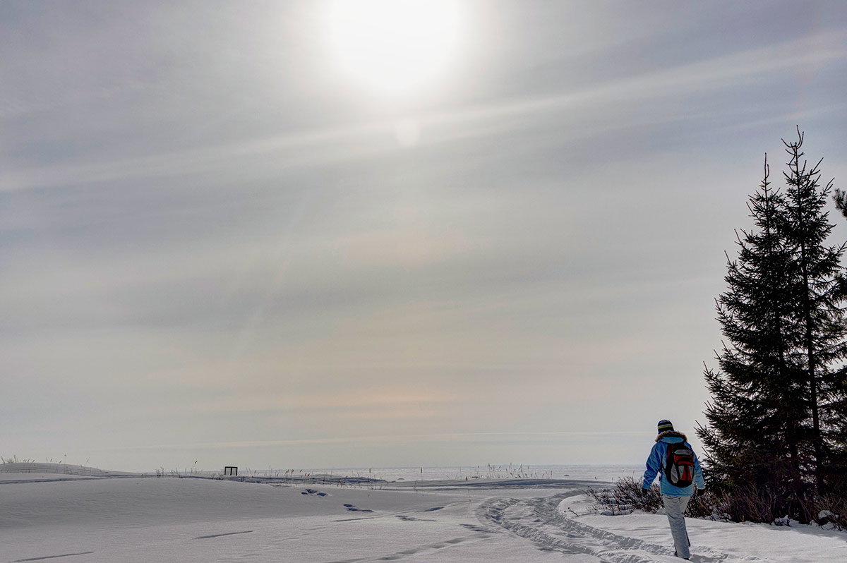 photo "The end of the road, the beginning of the adventure" tags: nature, travel, landscape, water, winter, woman