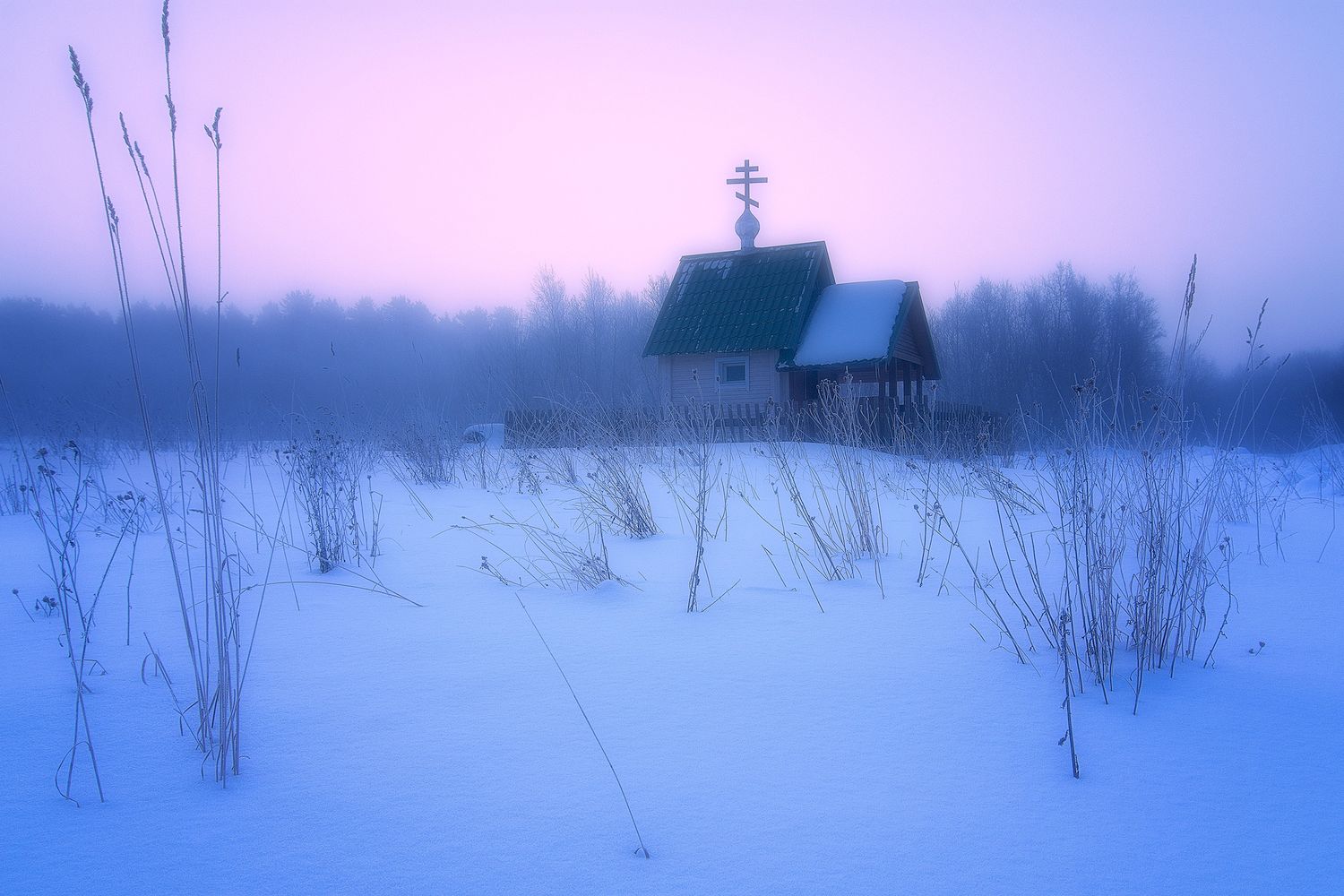photo "***" tags: landscape, architecture, travel, Karelia, Russia, field, fog, morning, sky, snow, sunrise, winter, Восход, дом, дымка, север, церковь