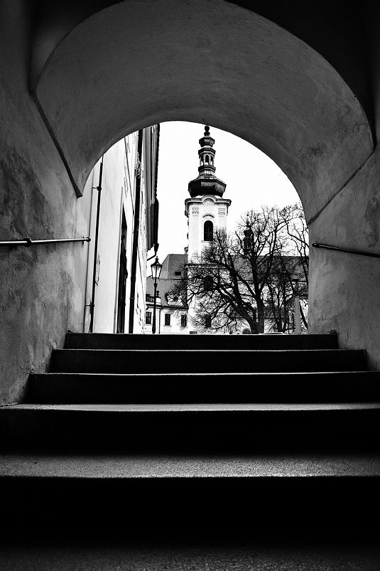 photo "Башня, проход и лестница" tags: black&white, Prag, Prague, Praha