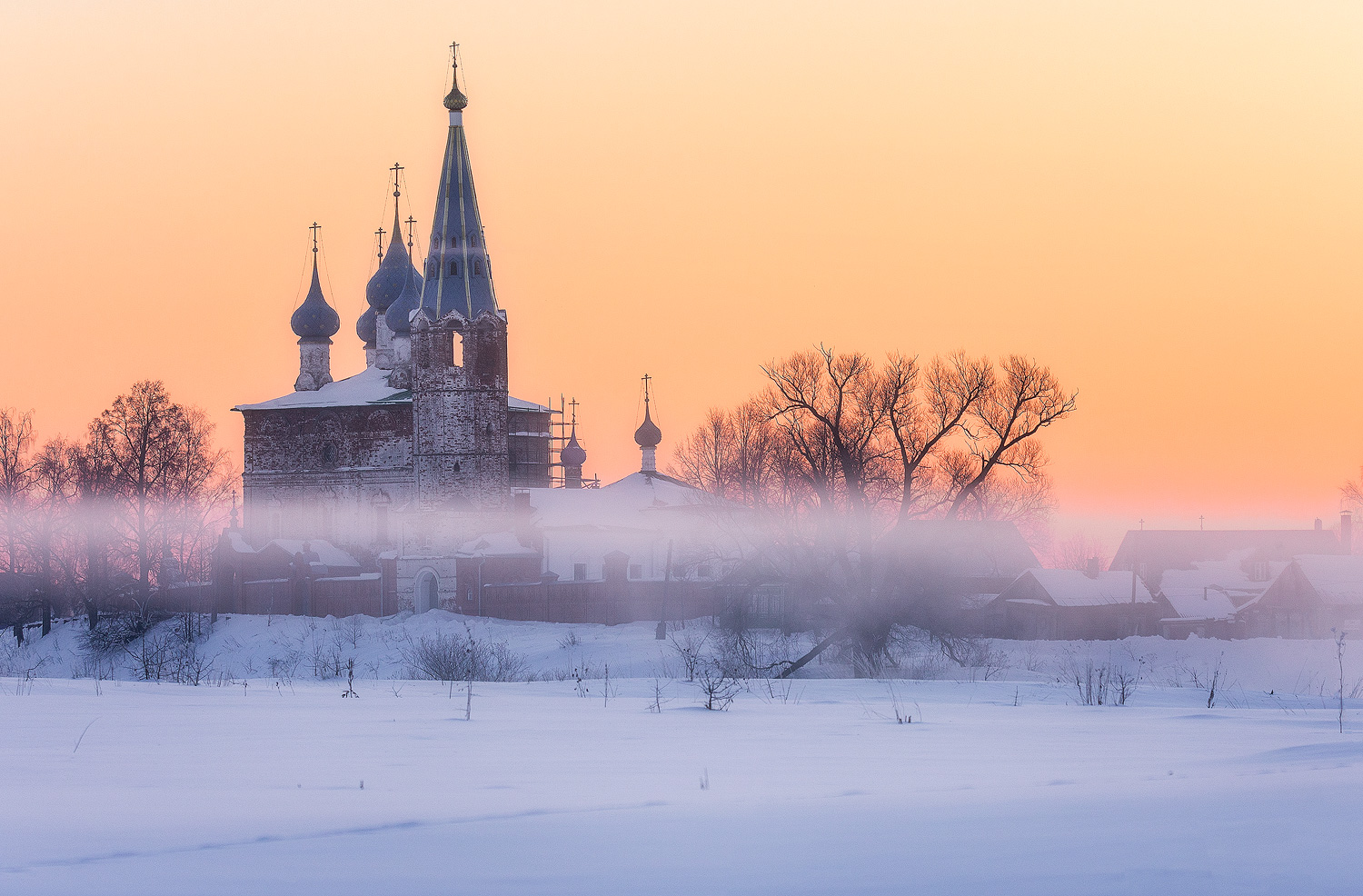 photo "***" tags: landscape, architecture, travel, Russia, fog, morning, sky, snow, spring, sunrise, winter, Восход, дунилово, дымка, золотой час, монастырь, путешествие, церковь