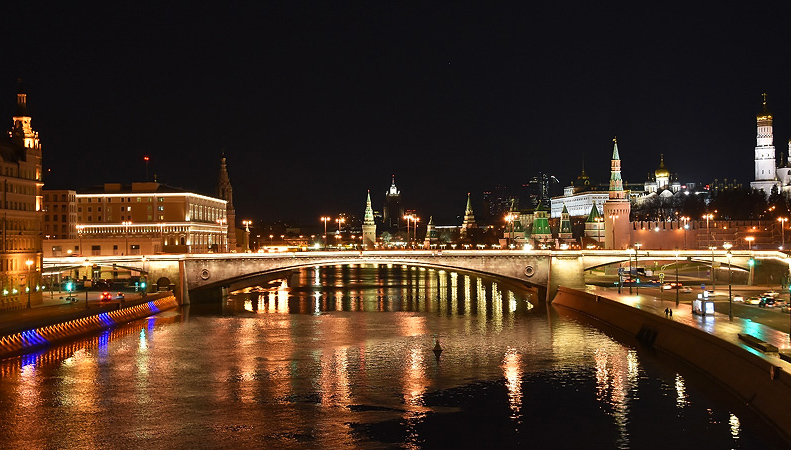 photo "Moskvoretskaya Embankment" tags: city, street, 