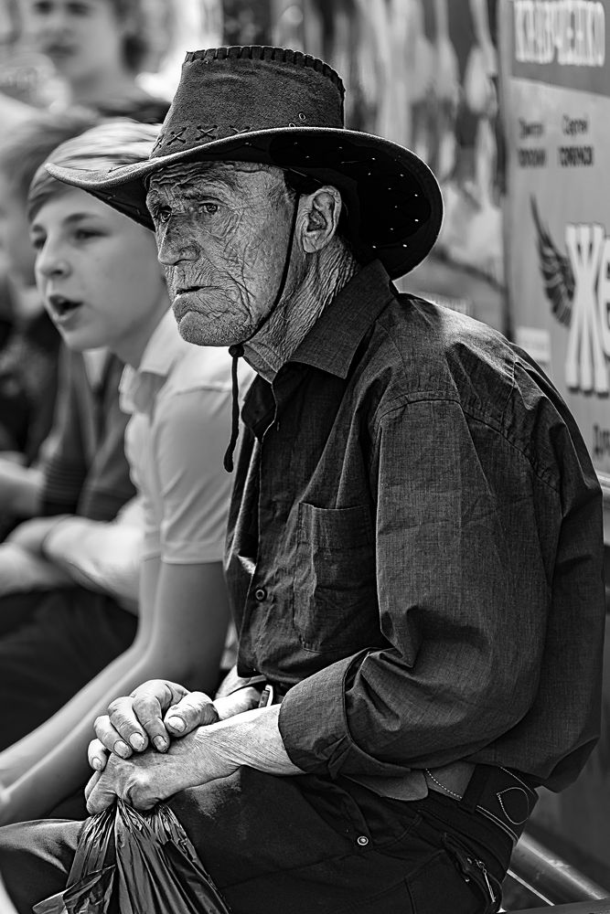 photo "***" tags: street, portrait, 