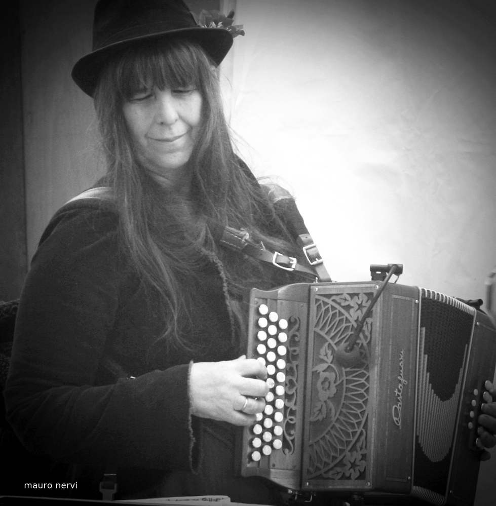 photo "street's musician" tags: black&white, 