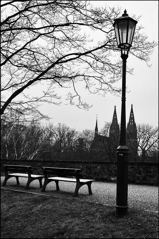 photo "На Вышеграде" tags: black&white, Prag, Prague, Praha