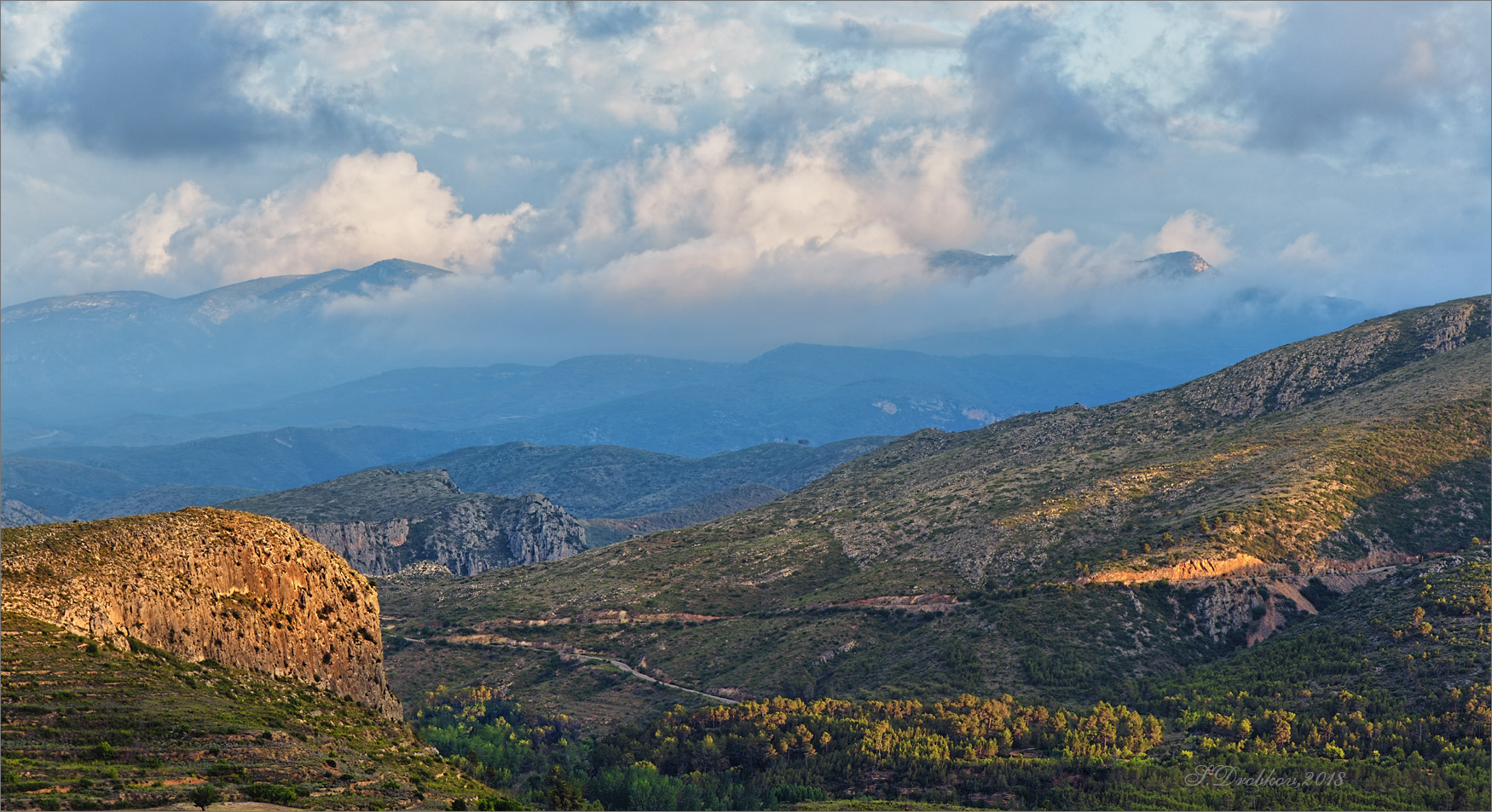 photo "Un atardecer de primavera" tags: landscape, nature, Europe, clouds, forest, mountains, sky, spring, sunset, tree, деревья