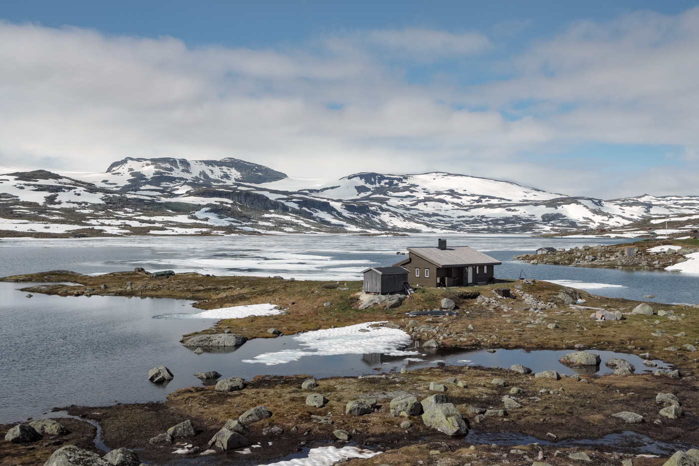 photo "***" tags: landscape, nature, travel, Europe, Norway, clouds, lake, mountains, домик