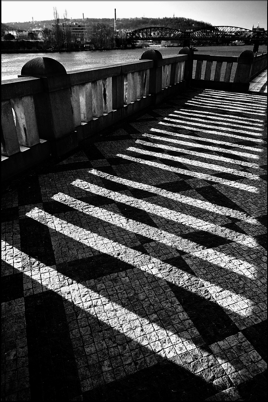 фото "Перила и белые линии" метки: черно-белые, Prag, Praha, Прага