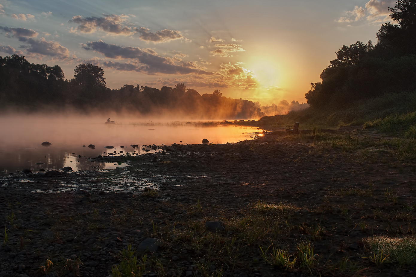 photo "***" tags: landscape, fog, morning, river, summer, рыбак