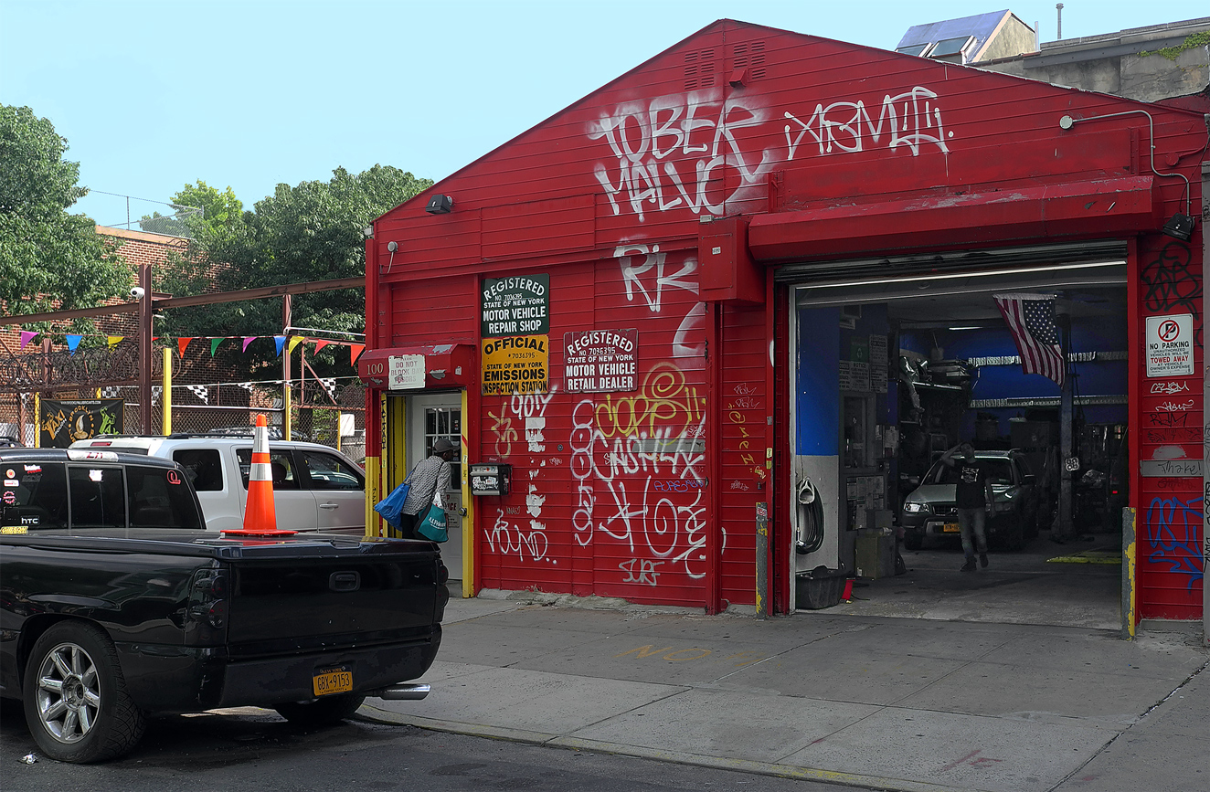 фото "СТО в Бруклине" метки: город, техника, стрит-фото, 