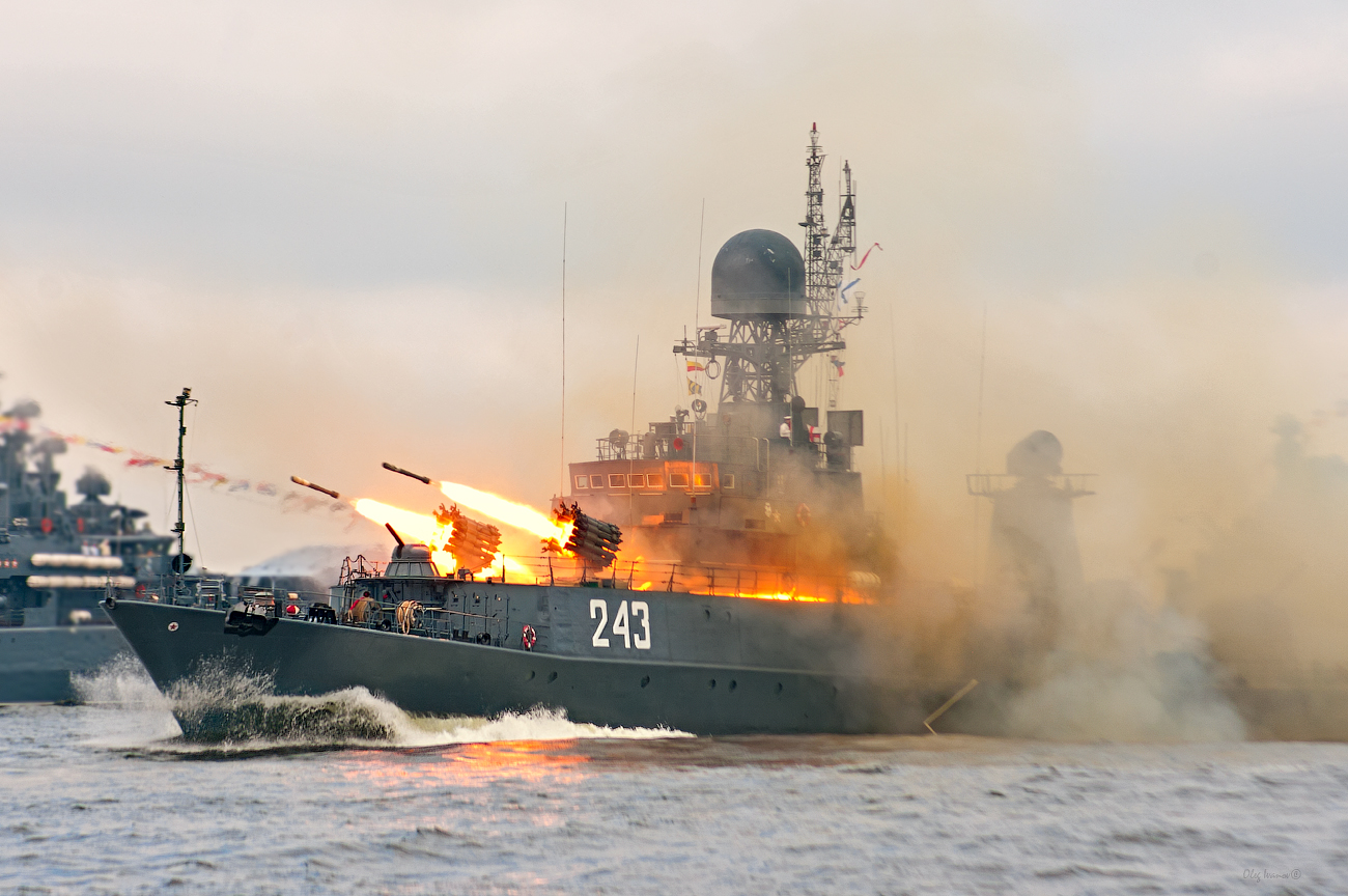 фото "Залп" метки: , Балтийск, Балтика, Военно-морской флот, День ВМФ, Калининградская область, МПК, корабль, море, стрельба