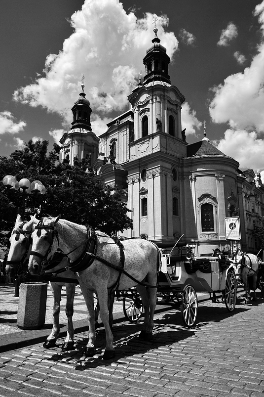 фото "Костел и карета" метки: черно-белые, Prag, Praha, Прага