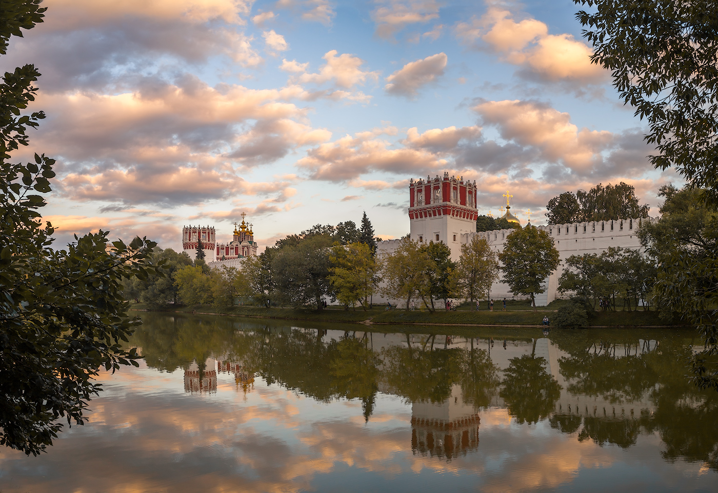 photo "***" tags: landscape, architecture, city, evening, pond, reflections, summer, монастырь