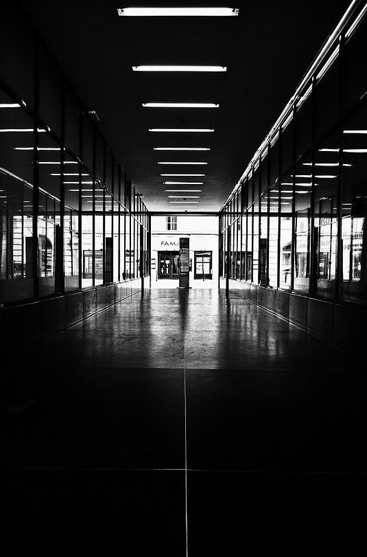 photo "Пассаж и светла" tags: black&white, Prag, Prague, Praha