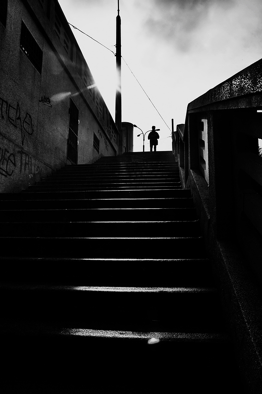 photo "Лестница и фигура" tags: black&white, Prag, Prague, Praha