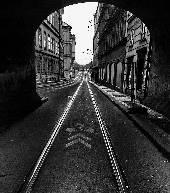 фото "Проезд и трамвайные пути" метки: черно-белые, Prag, Praha, Прага