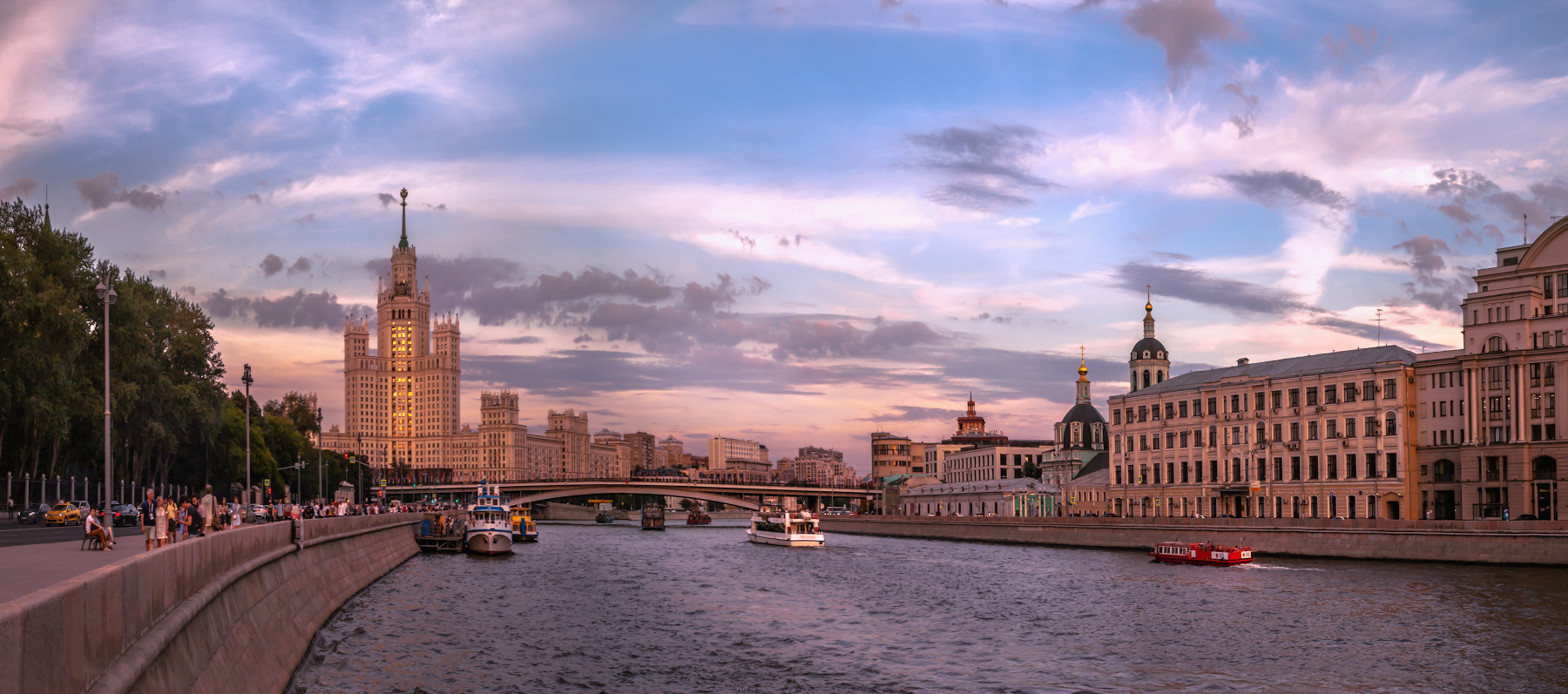 photo "***" tags: city, evening, summer, Москва-река, Москворецкая набережная, кораблики, причал