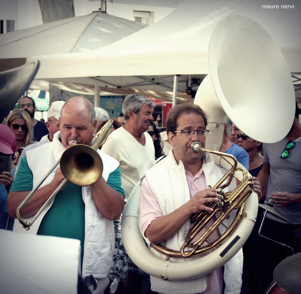 photo "performance in the street" tags: street, 