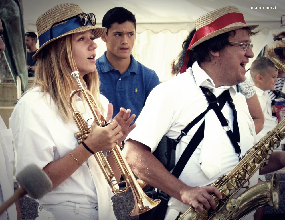photo "music in the street" tags: street, 