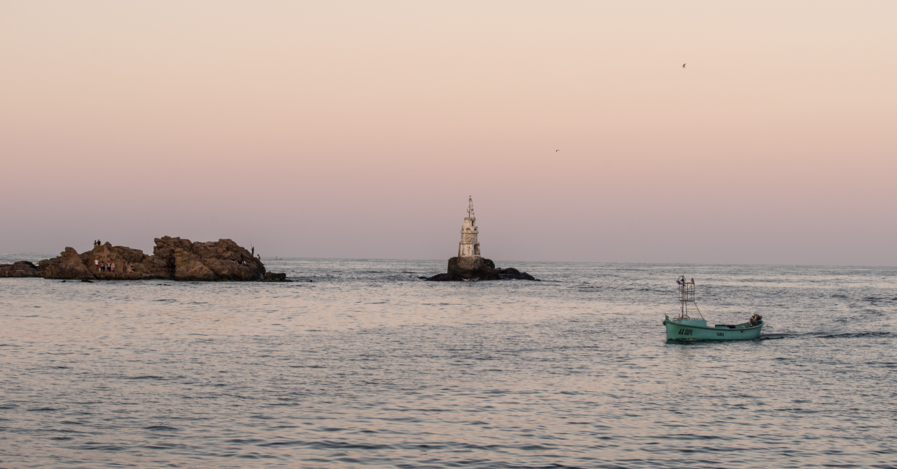 photo "***" tags: travel, boat, маяк