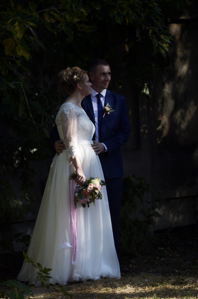 photo "together" tags: portrait, reporting, city, flowers, man, shadow, woman