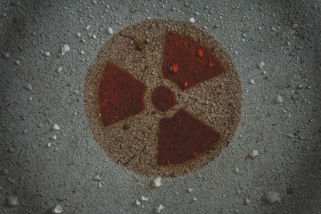 фото "радиация" метки: разное, макро и крупный план, фрагмент, знак, знаки, капли, капля, предупреждение, радиация