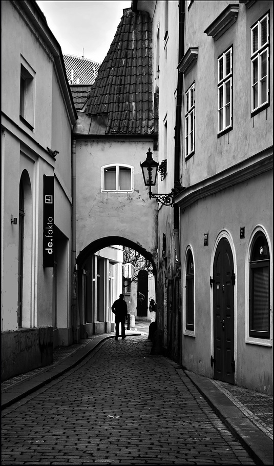 photo "Проезд и улочка" tags: black&white, Prag, Prague, Praha